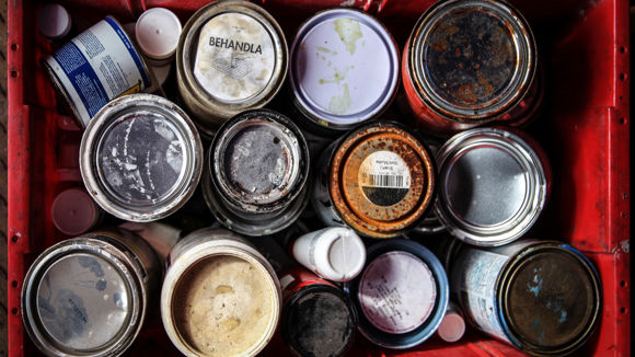 Burkar med farligt avfall