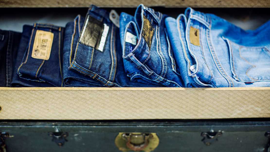 Begagnade jeans hos ReTuna Återbruksgalleria