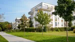 Bostadsområde med flerfamiljshus.