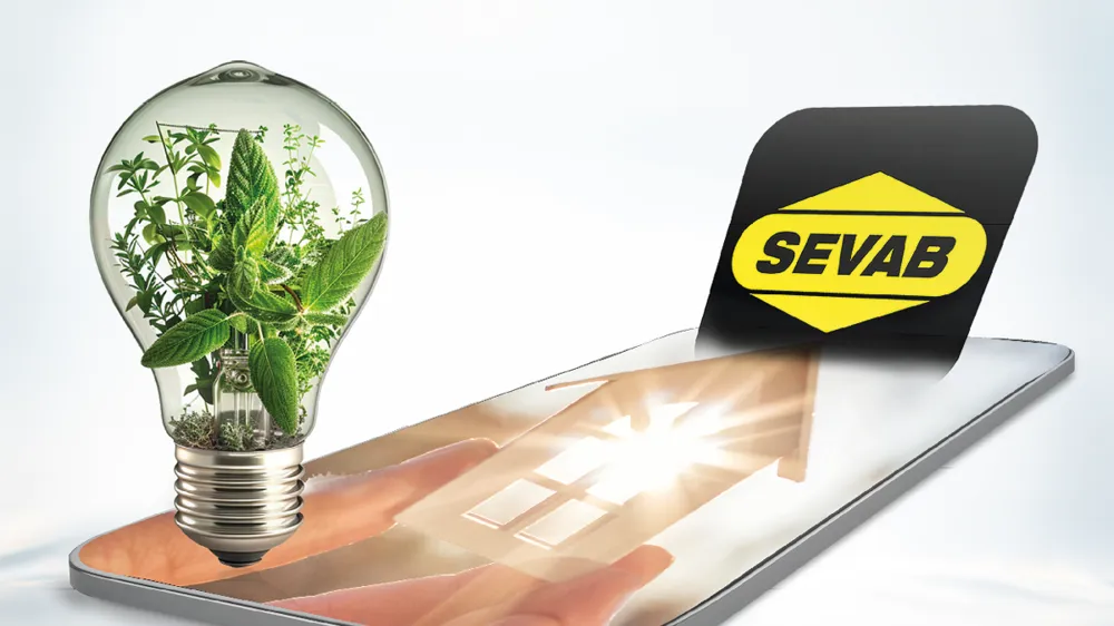 Mobiltelefon där ikonen för SEVAB-appen syns på skärmen.