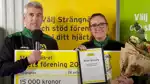 Bild på Joakim Lundström och Linda Sterner, representanter från Strängnäs-Malmby Orienteringslöpare som är Årets förening 2021
