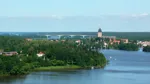 Vy över Strängnäs med domkyrka i bakgrund